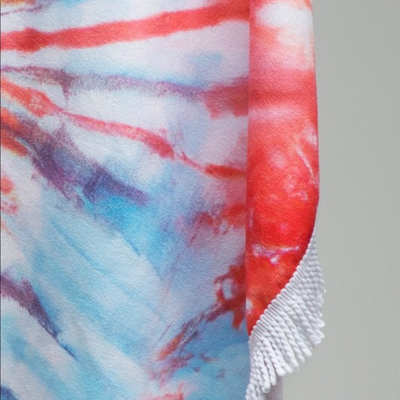 Round Tie-Dye Beach Throw - Picture 4 of 4